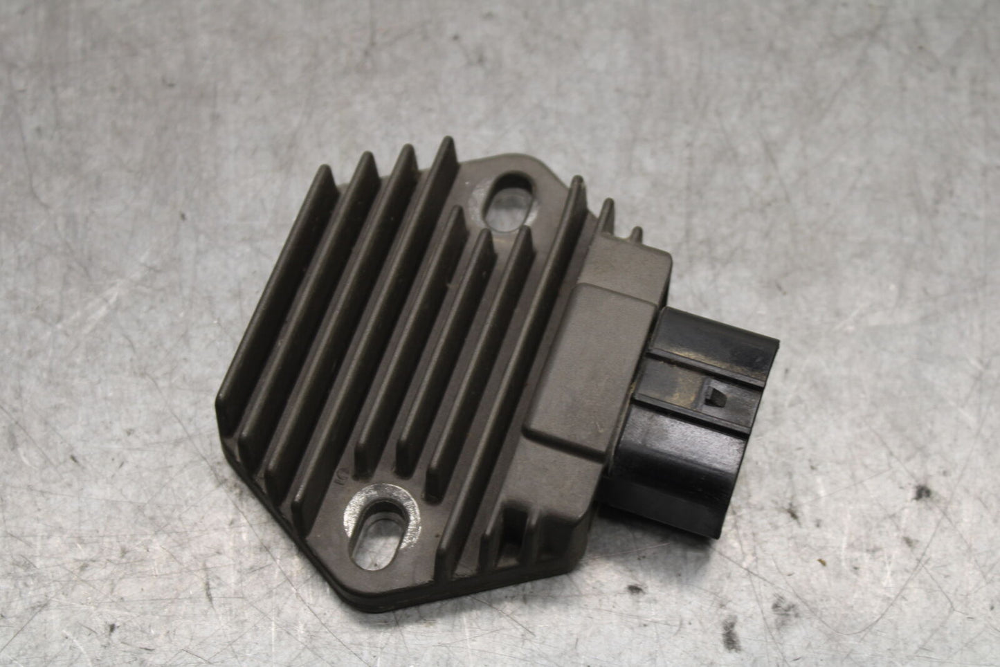 04-06 HONDA SHADOW 750 VT750C RECTIFIER VOLTAGE REGULATOR BB352