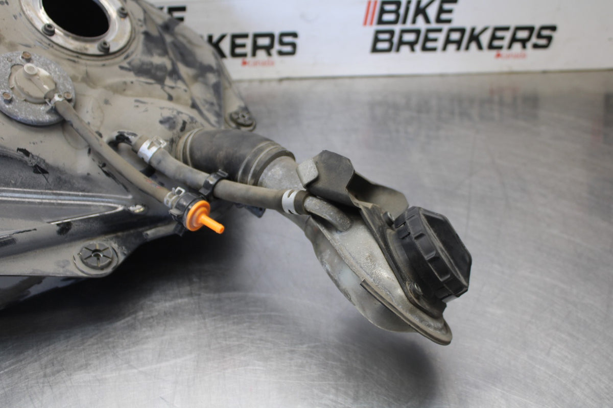 05-09 SUZUKI BOULEVARD C90 GAS TANK FUEL PETROL RESERVOIR BB918