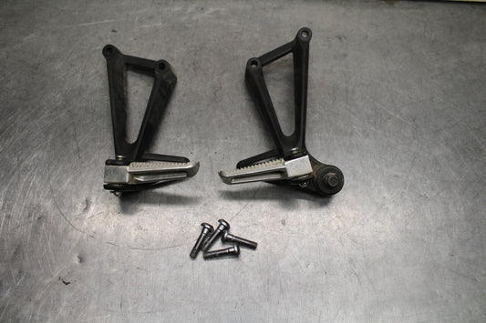 19-21 YAMAHA YZF R3 REAR BACK PASSENGER PEG SET PAIR BB121