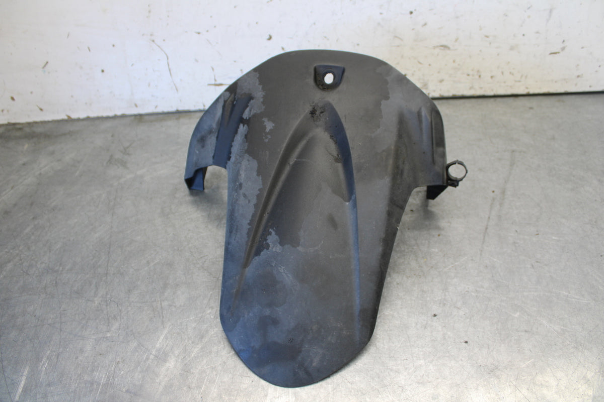 11-24 SUZUKI GSXR750 REAR BACK WHEEL TIRE HUGGER FENDER BB687