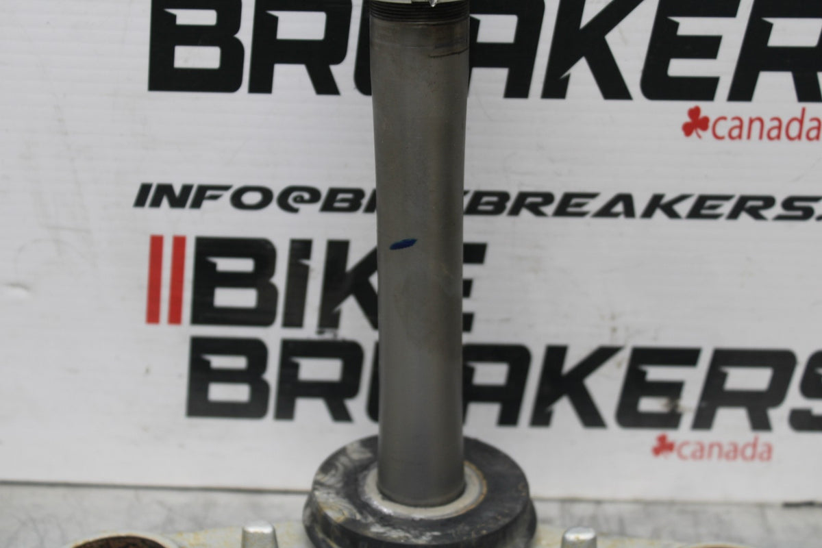06 SUZUKI SV650S FRONT FORKS CLAMP LOWER TRIPLE TREE STEM BB783