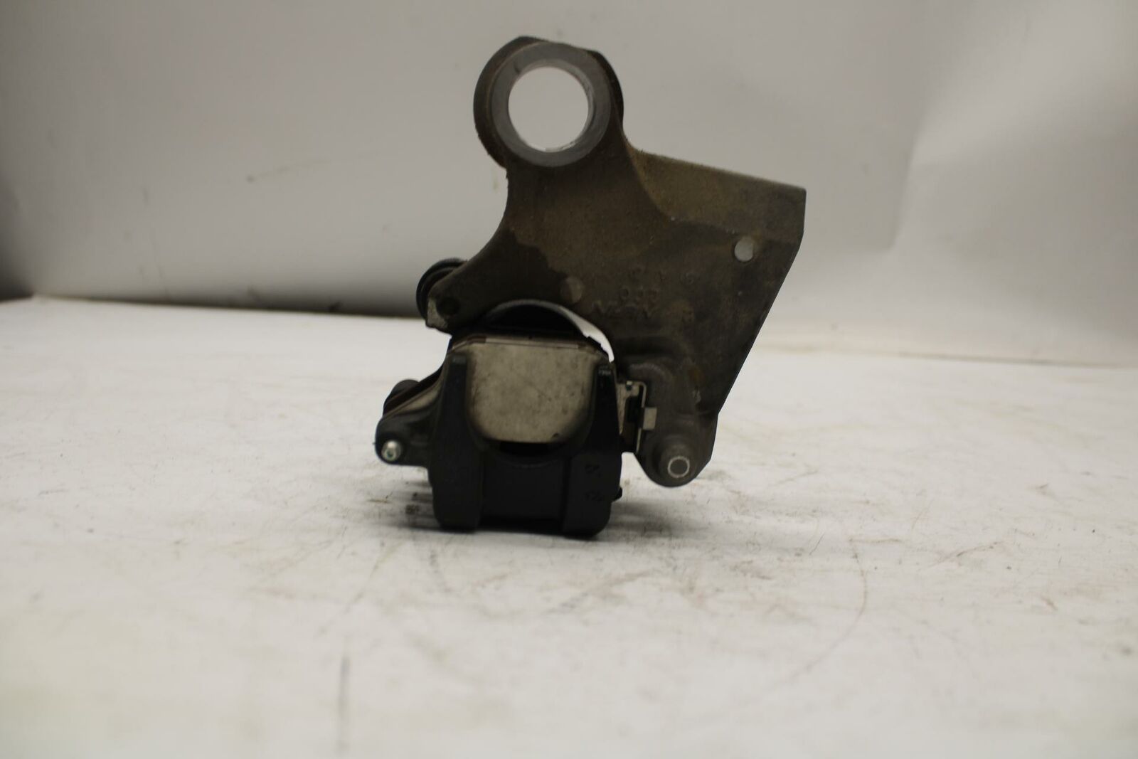 08-17 YAMAHA YZF R6 REAR BACK BRAKE CALIPER W MOUNT BRACKET BB354