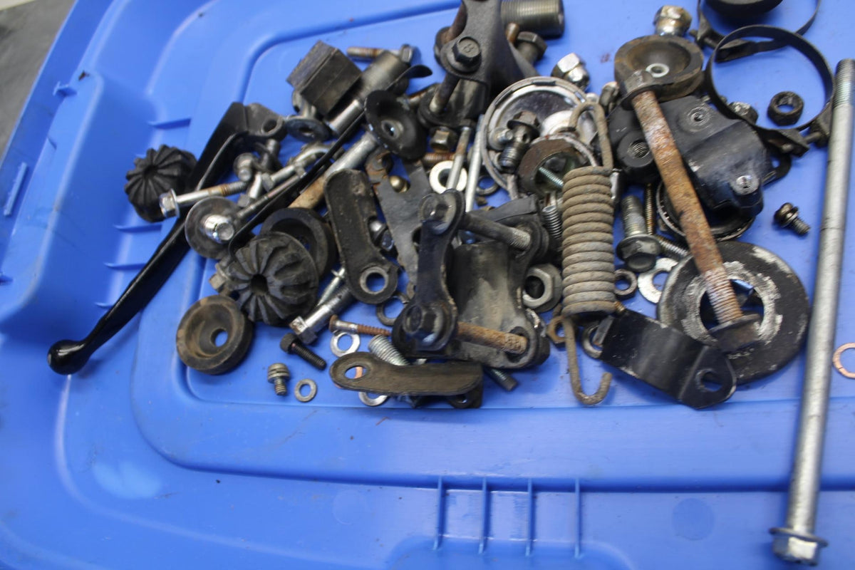 1979 Yamaha XS1100S Special LEFTOVER MOUNTING BOLTS HARDWARE SCREWS BB510