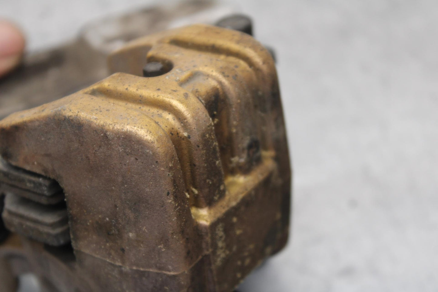 03-04 KAWASAKI NINJA ZX6RR REAR BACK BRAKE CALIPER W MOUNT BRACKET BB105