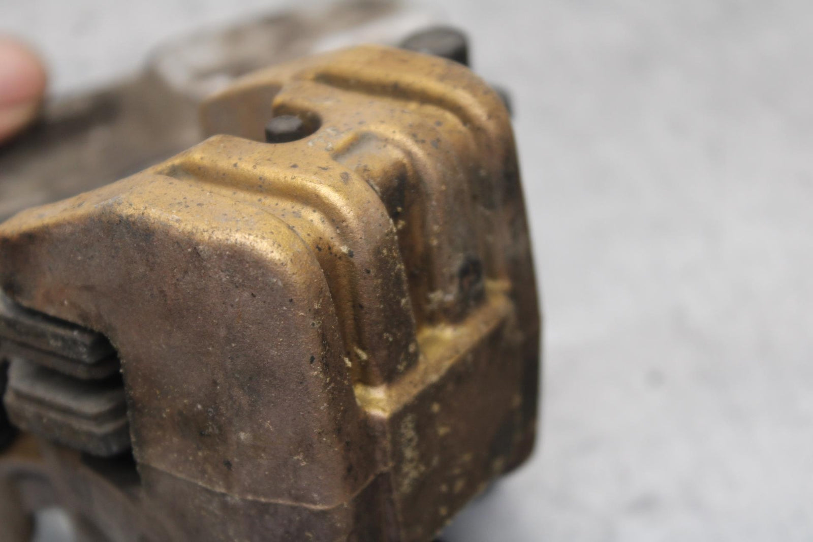 03-04 KAWASAKI NINJA ZX6RR REAR BACK BRAKE CALIPER W MOUNT BRACKET BB105