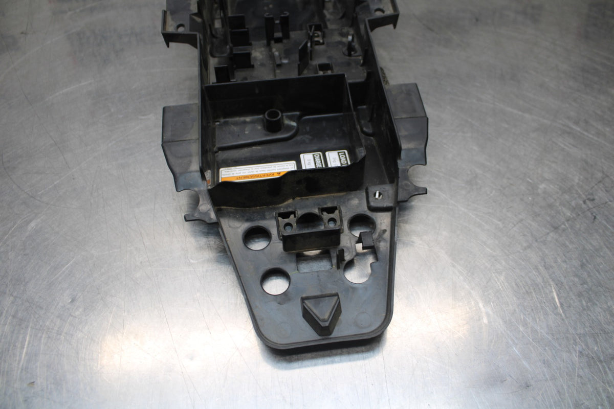 16 YAMAHA XSR900 REAR BACK TAIL UNDERTAIL BATTERY TRAY PLASTIC BB786