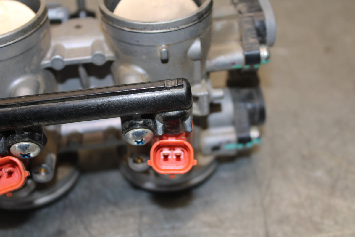 19-23 KAWASAKI NINJA ZX6R MAIN FUEL INJECTORS / THROTTLE BODIES BB701