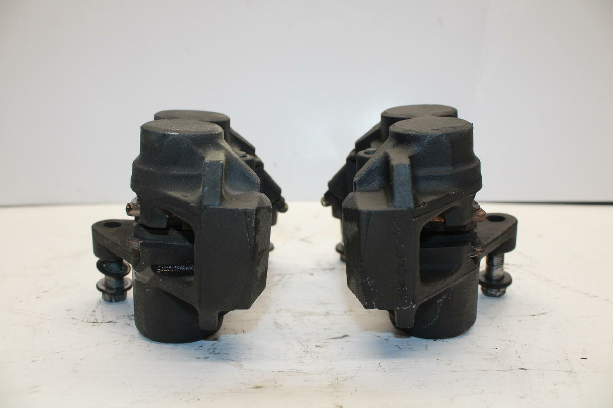 99 YAMAHA YZF R6 RIGHT LEFT FRONT BRAKE CALIPER SET PAIR CALIPERS BB246