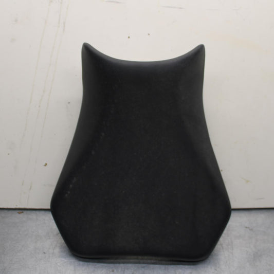 2011 Suzuki GSXR600 FRONT DRIVERS SEAT PAD SADDLE 45100-14J10-DW2 BB602