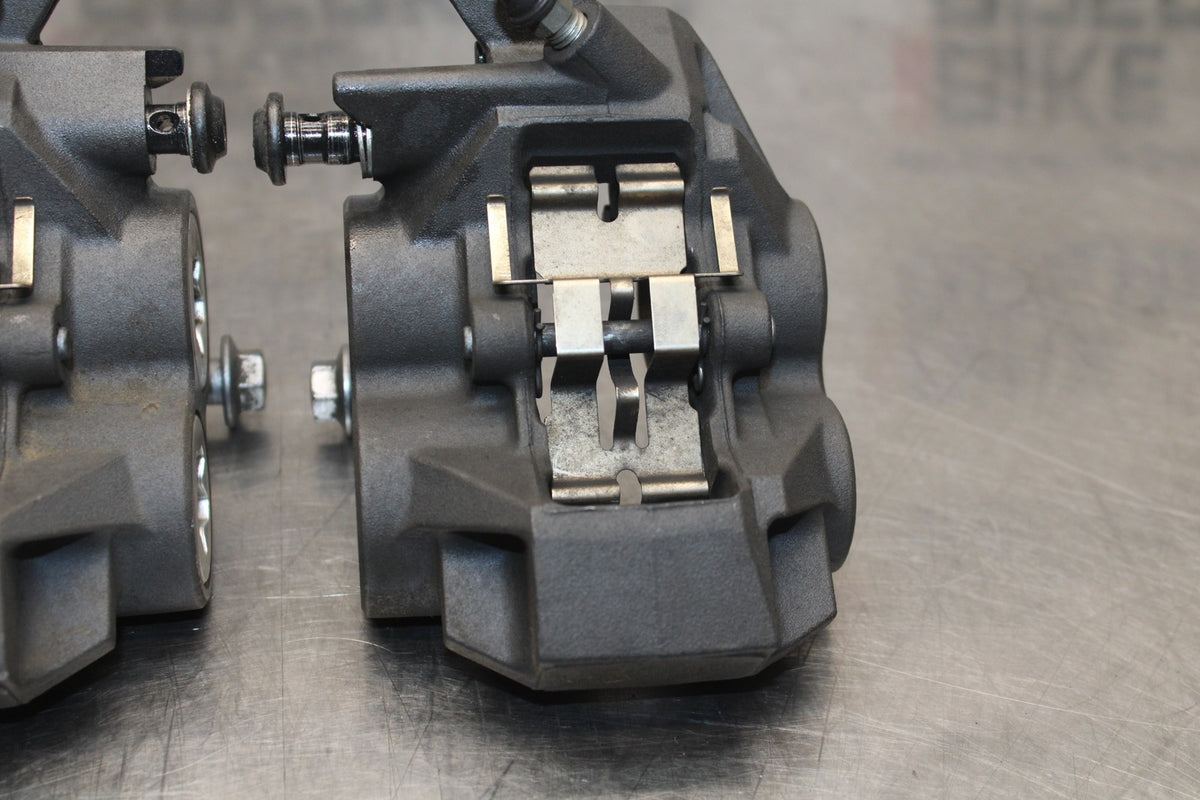 14-17 YAMAHA FZ07 RIGHT LEFT FRONT BRAKE CALIPER SET PAIR CALIPERS BB766