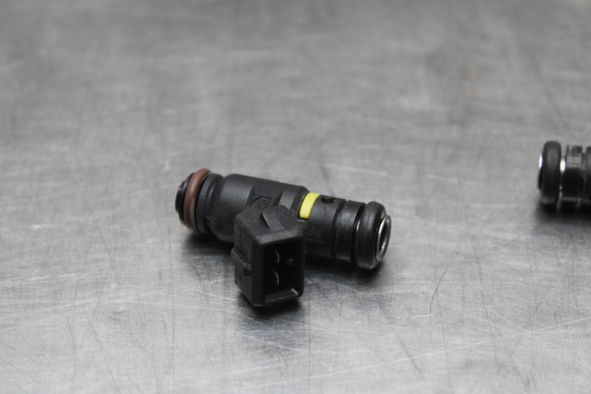 19 MOTO GUZZI V7 III FUEL INJECTOR SET PAIR BB831