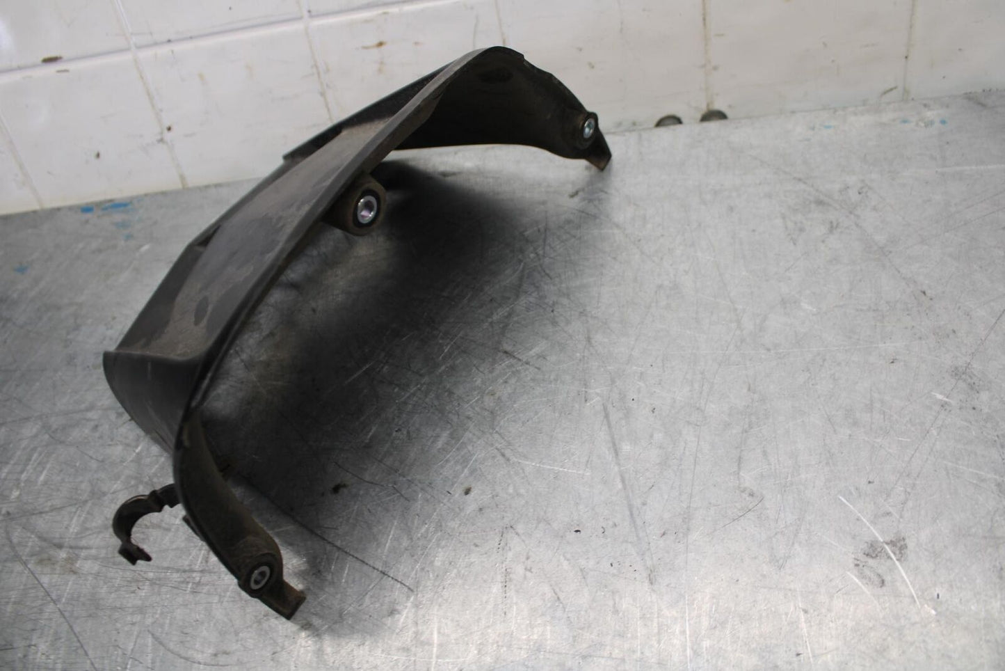 08-16 YAMAHA YZF R6 REAR WHEEL TIRE HUGGER FENDER 2C0-21650-00-00 BB436