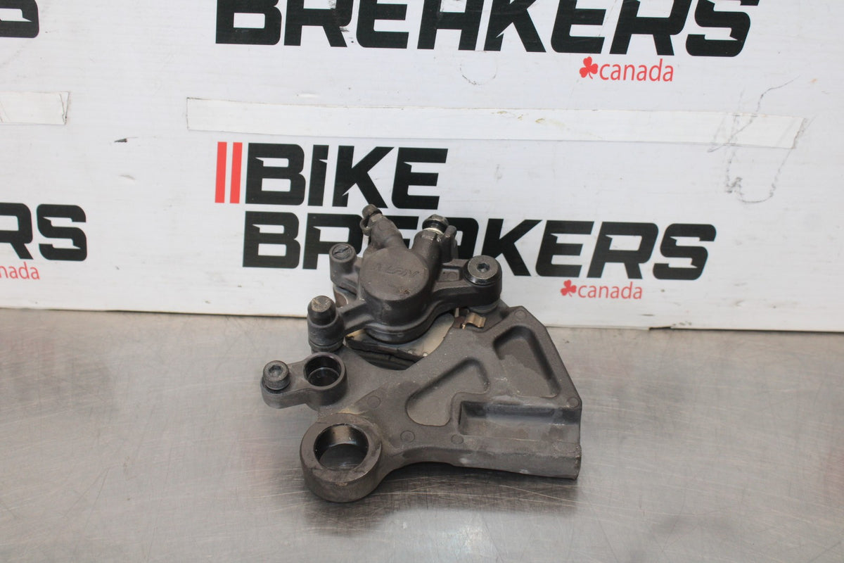 13-18 KAWASAKI NINJA ZX6R REAR BACK BRAKE CALIPER W MOUNT BRACKET BB908