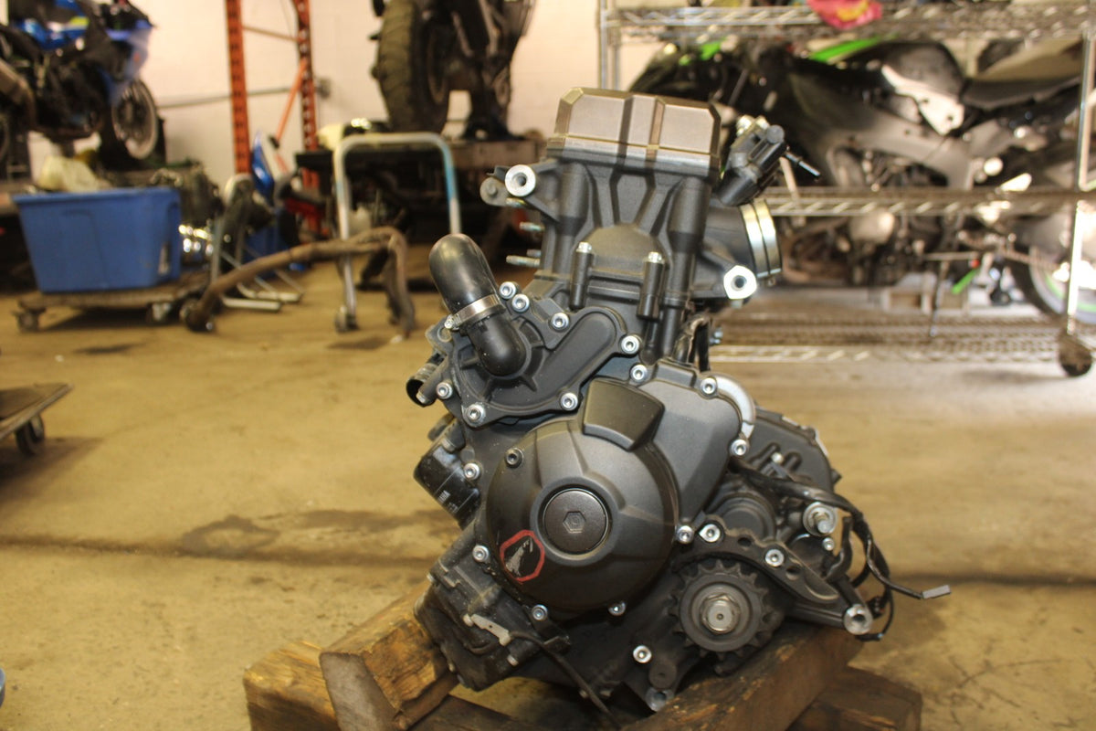 15-17 YAMAHA FJ09 ENGINE MOTOR BB906