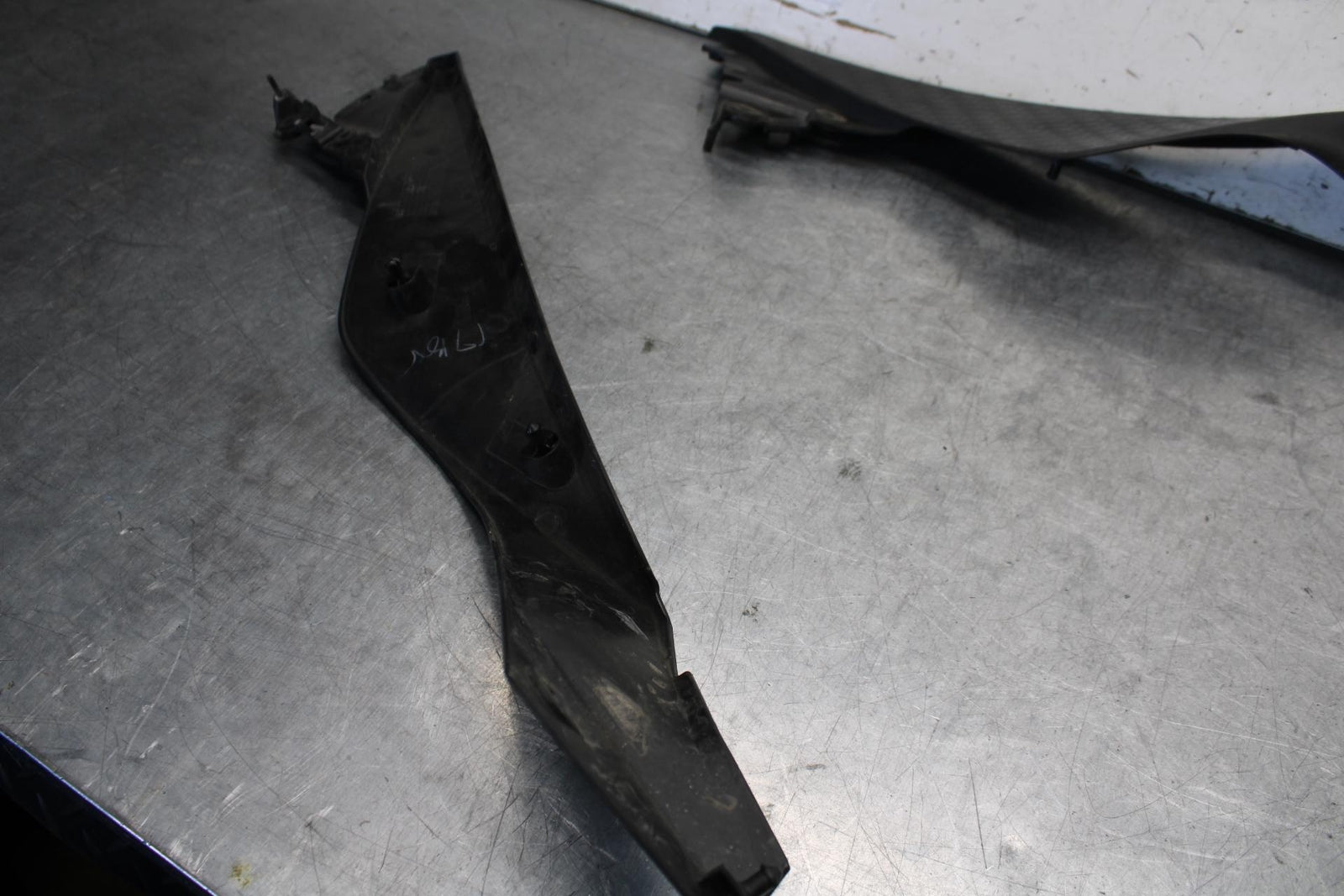 15-16 KAWASAKI EX300 LEFT AND RIGHT SET PAIR GAS TANK FUEL CELL PANEL TRIM BB635