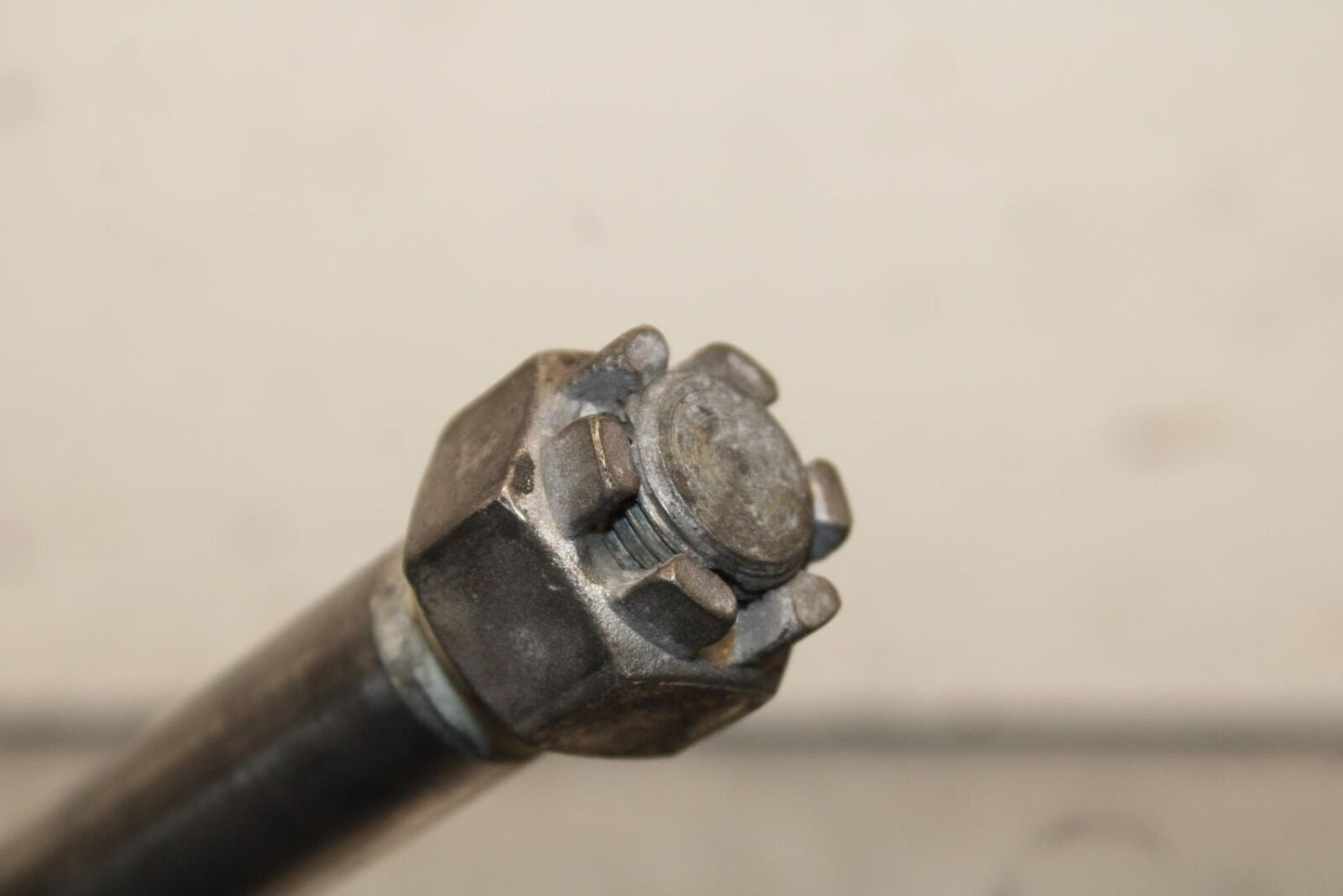 03-08 KAWASAKI VULCAN 1600 REAR AXLE BACK WHEEL RIM PIVOT BOLT AXEL BB616