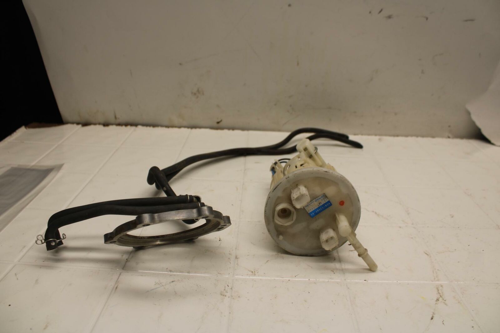 08-16 YAMAHA YZF R6 FUEL PUMP GAS PETROL SENDER UNIT BB406