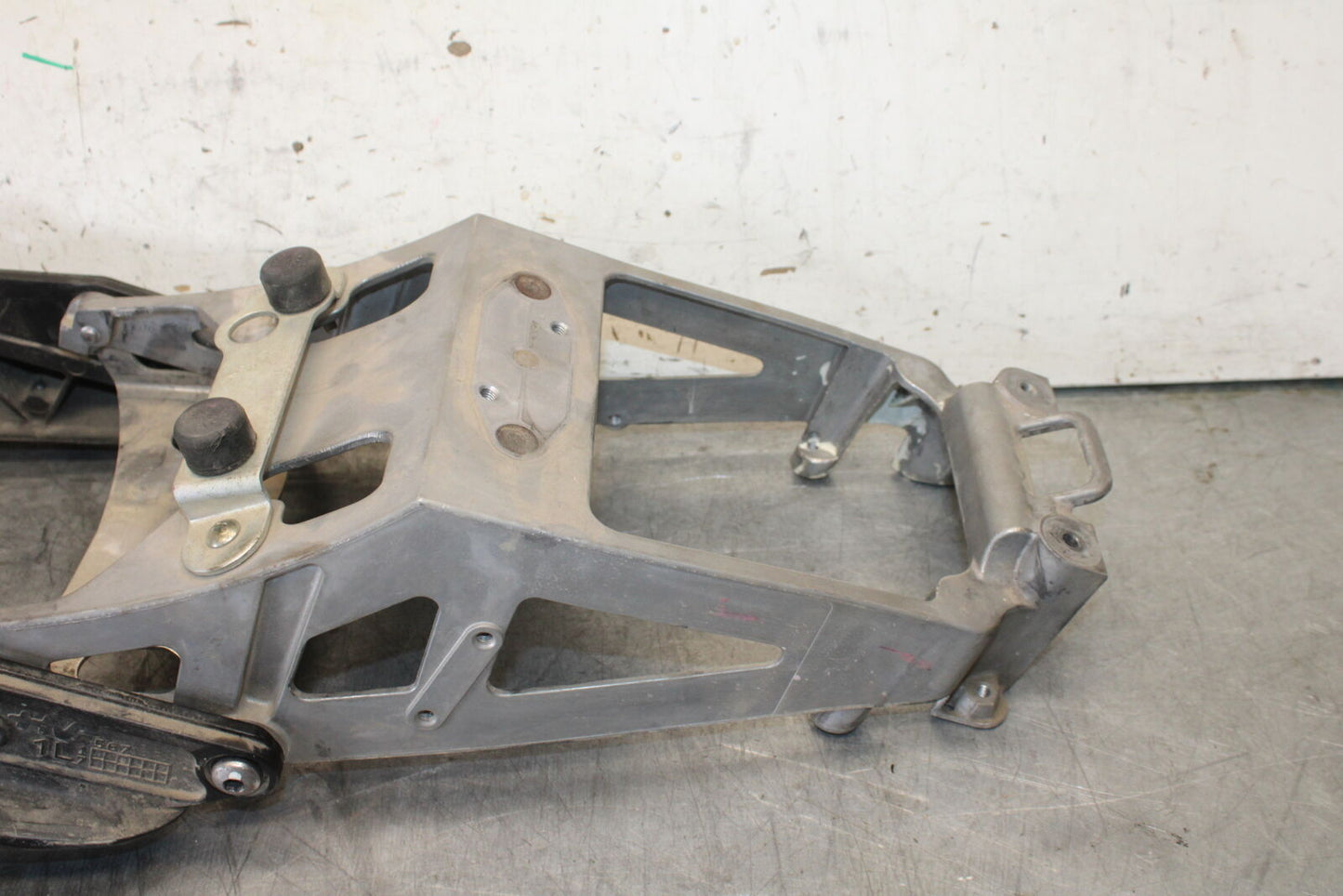 06-07 SUZUKI GSXR 600 REAR SUBFRAME BACK SUB FRAME BB694