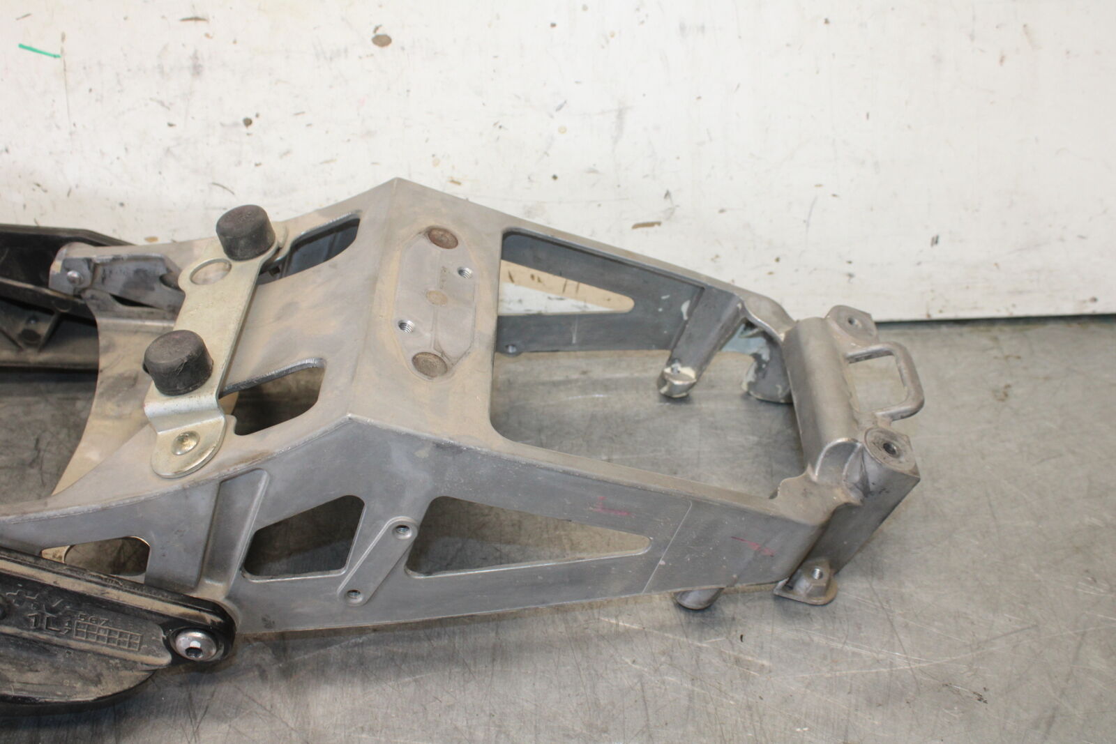 06-07 SUZUKI GSXR 600 REAR SUBFRAME BACK SUB FRAME BB694