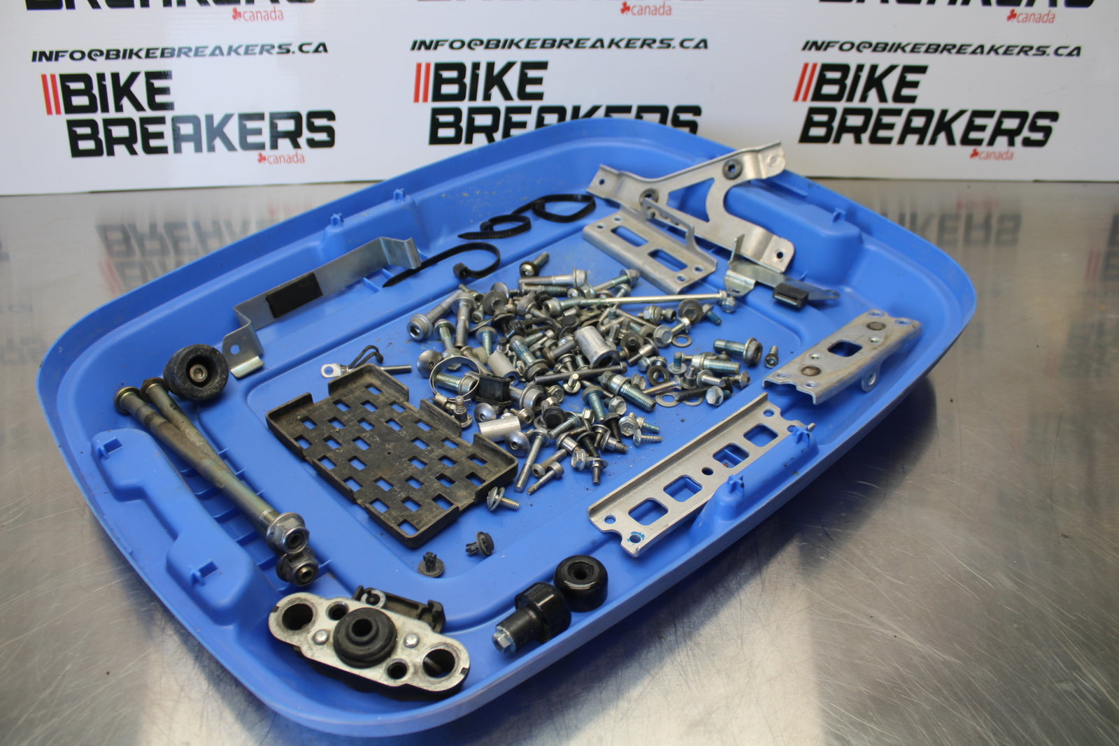 11 SUZUKI GSXR1000 MOUNTING BOLTS HARDWARE MOTOR SCREWS BB142