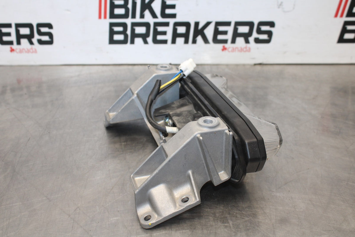 15-17 YAMAHA FJ09 REAR TAIL TAILLIGHT BACK BRAKE LIGHT BB906