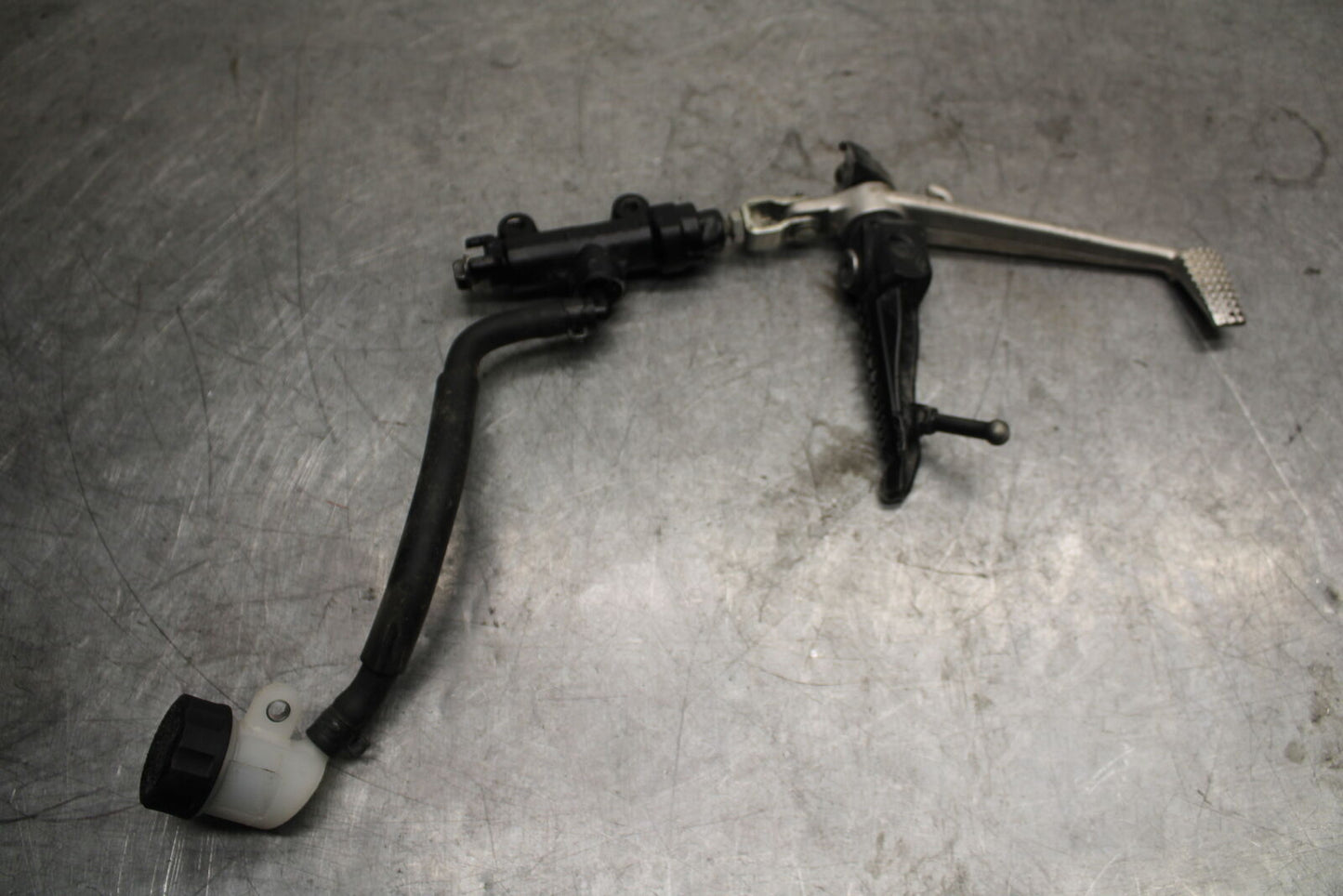 13-18 KAWASAKI NINJA ZX6R REAR BACK BRAKE MASTER CYLINDER W RESERVOIR BB682