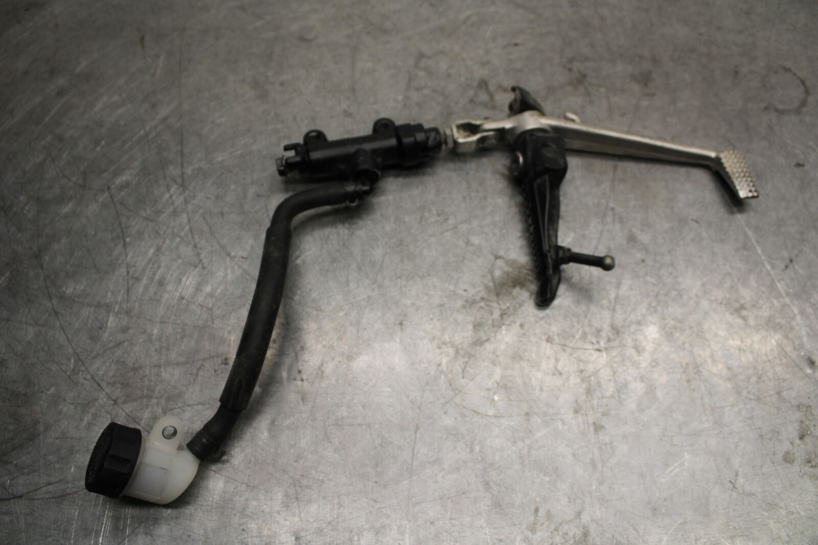 13-18 KAWASAKI NINJA ZX6R REAR BACK BRAKE MASTER CYLINDER W RESERVOIR BB682