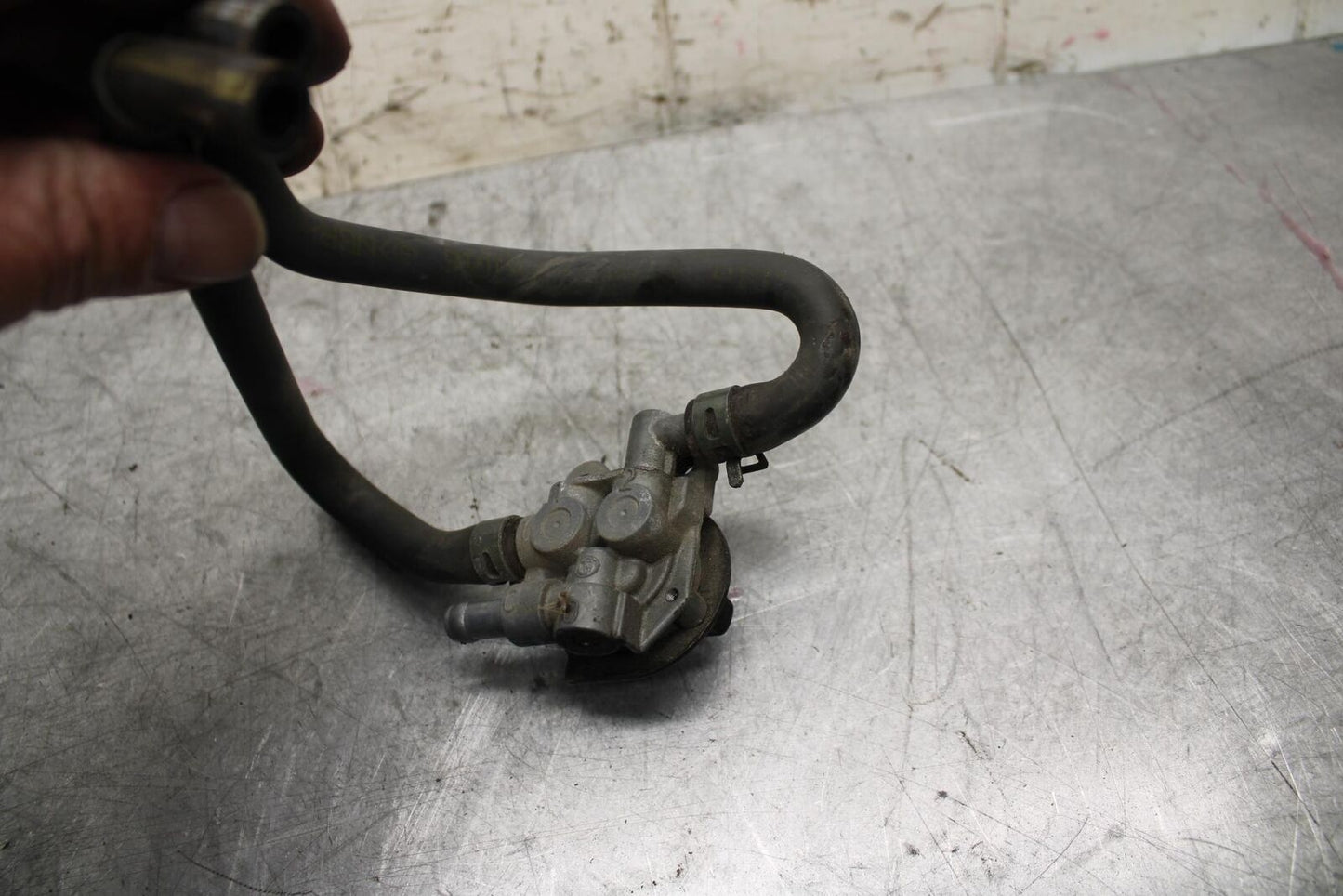 2001 Kawasaki Ninja ZX6 ZX600E FUEL GAS TANK PETCOCK SHUT ON OFF VALVE BB547