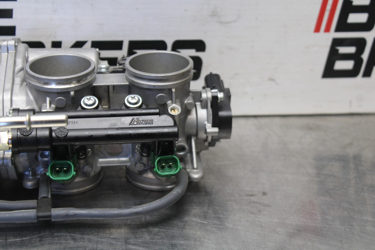 25 KAWASAKI Z900 MAIN FUEL INJECTORS / THROTTLE BODIES BB928