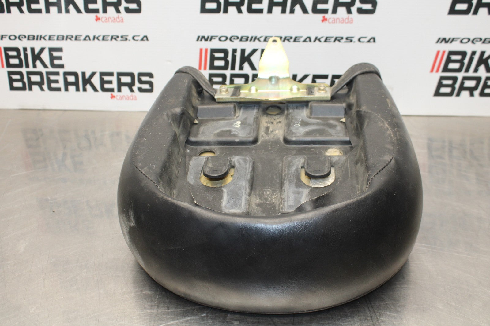 03-08 KAWASAKI VULCAN 1600 REAR BACK PASSENGER SEAT BB196