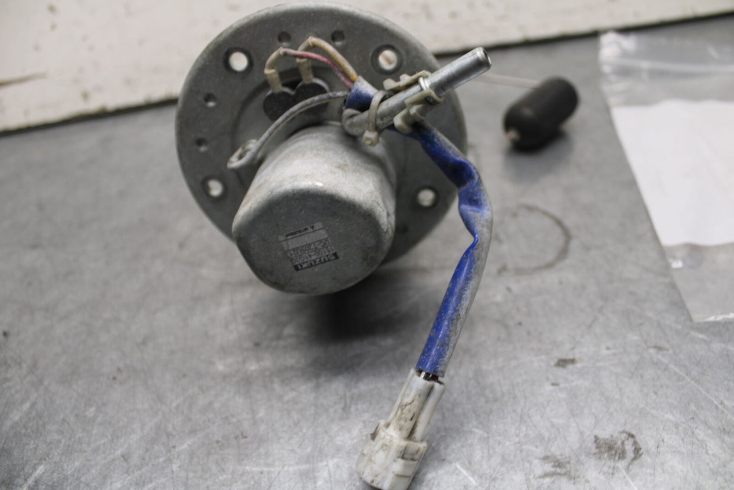 05-06 SUZUKI GSXR1000 FUEL PUMP GAS PETROL SENDER UNIT 15100-41G00 BB677