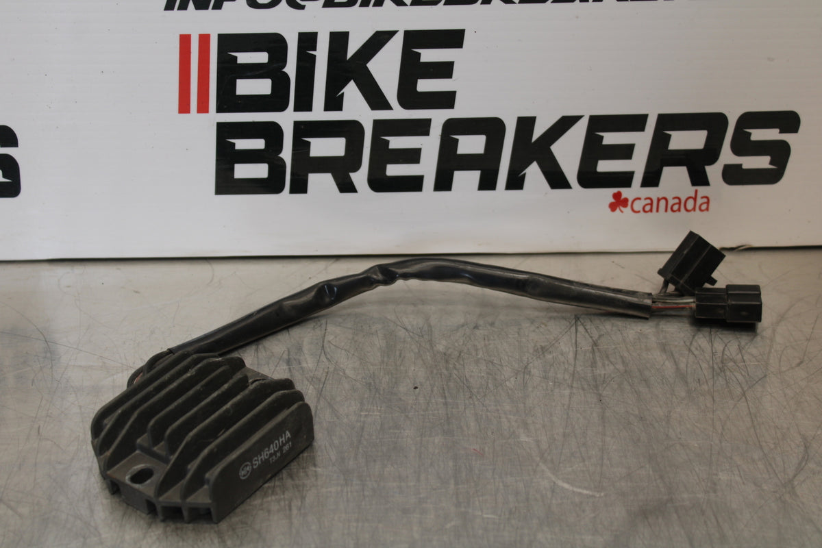 04-09 SUZUKI GS500F RECTIFIER VOLTAGE REGULATOR BB165