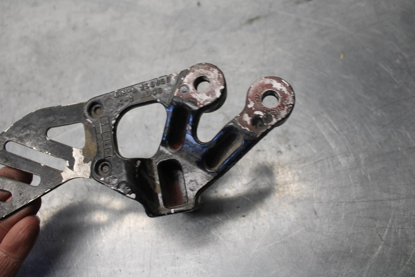 08-10 SUZUKI GSXR 600  LEFT REARSET  DRIVER FOOT PEG BRACKET MOUNT BB101 #B