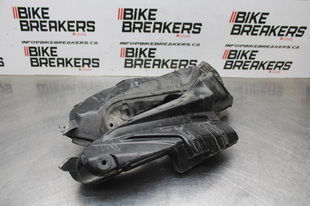 06-07 SUZUKI GSXR750 RIGHT LEFT AIR INTAKE DUCTS BB811