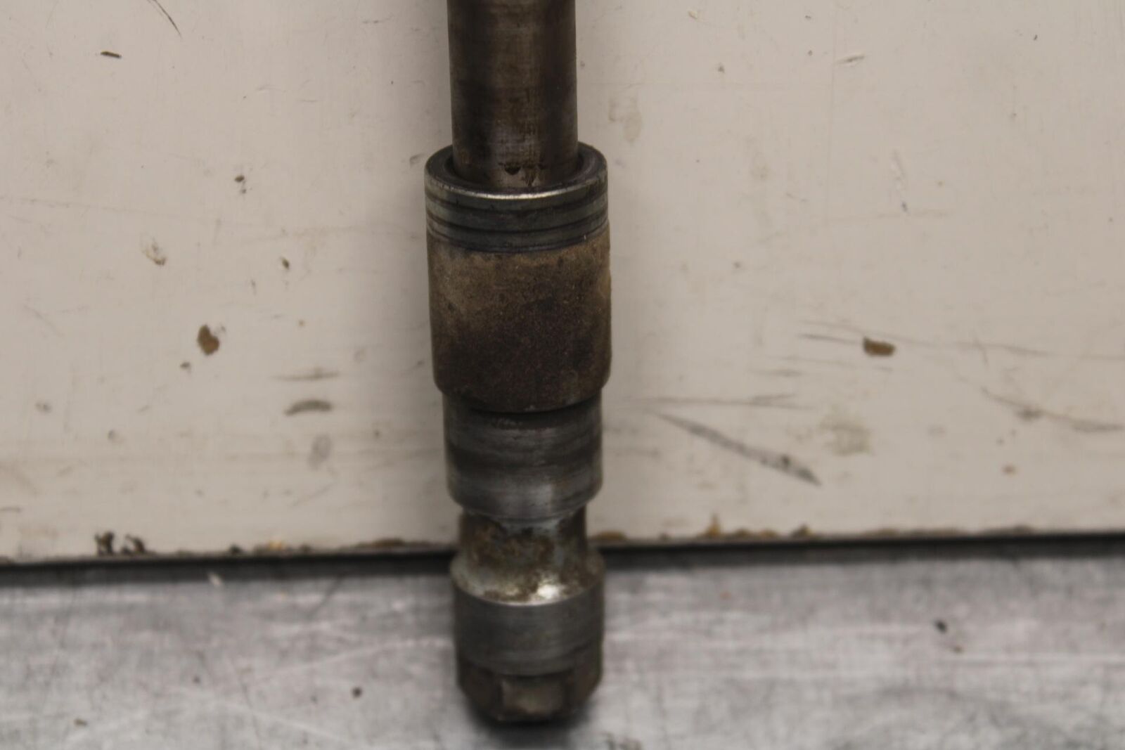 1983 Honda V45 Magna VF750C FRONT WHEEL RIM AXLE PIVOT BOLT 44301-461-770 BB91