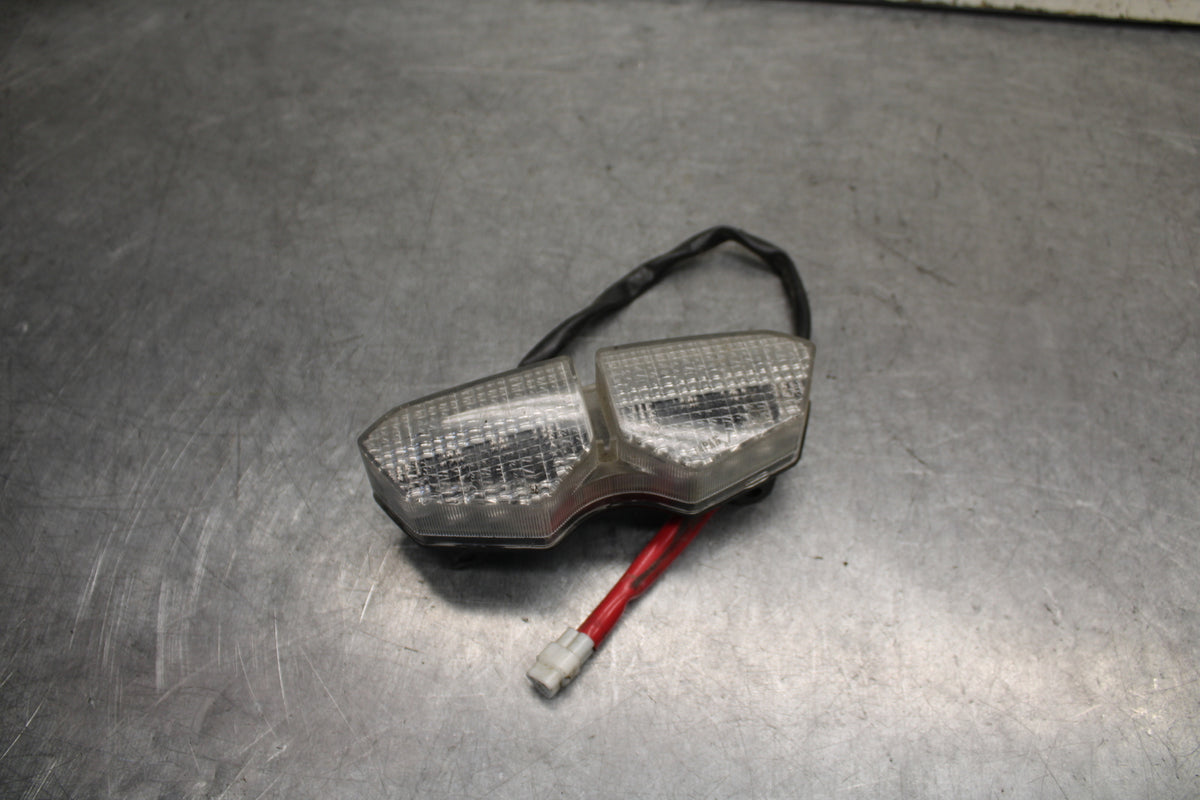 08-09 YAMAHA YZF R6S REAR TAIL TAILLIGHT BACK BRAKE LIGHT  BB690