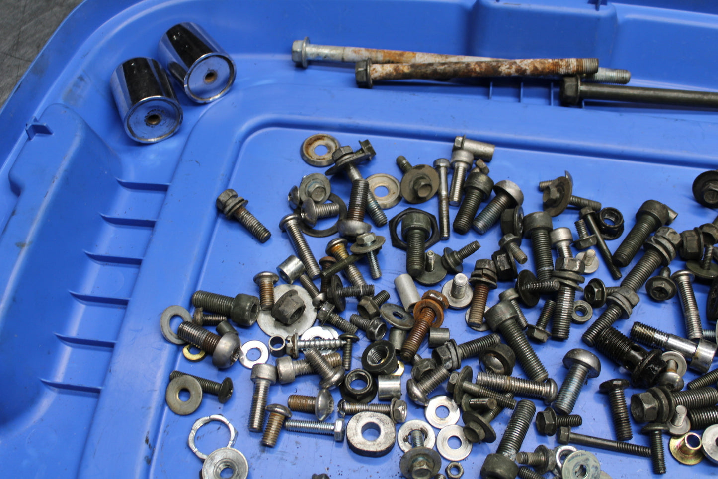 00 SUZUKI INTRUDER 1500 VL1500 MOUNTING BOLTS HARDWARE MOTOR SCREWS BB761