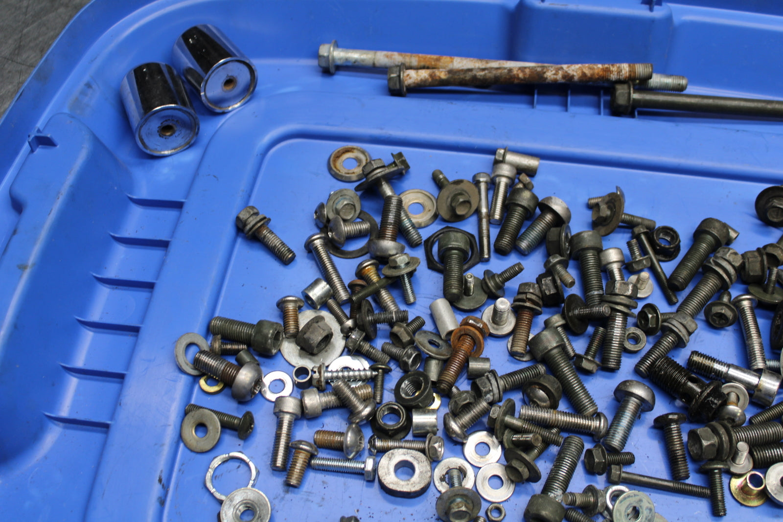 00 SUZUKI INTRUDER 1500 VL1500 MOUNTING BOLTS HARDWARE MOTOR SCREWS BB761