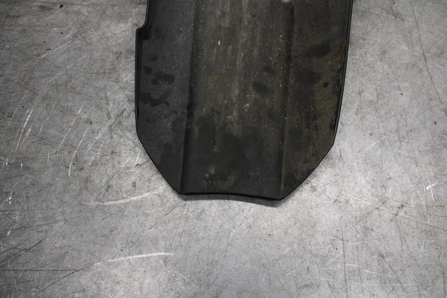 2003 Yamaha YZF R6 REAR BACK WHEEL TIRE HUGGER FENDER 5SL-21650-00-00 BB539