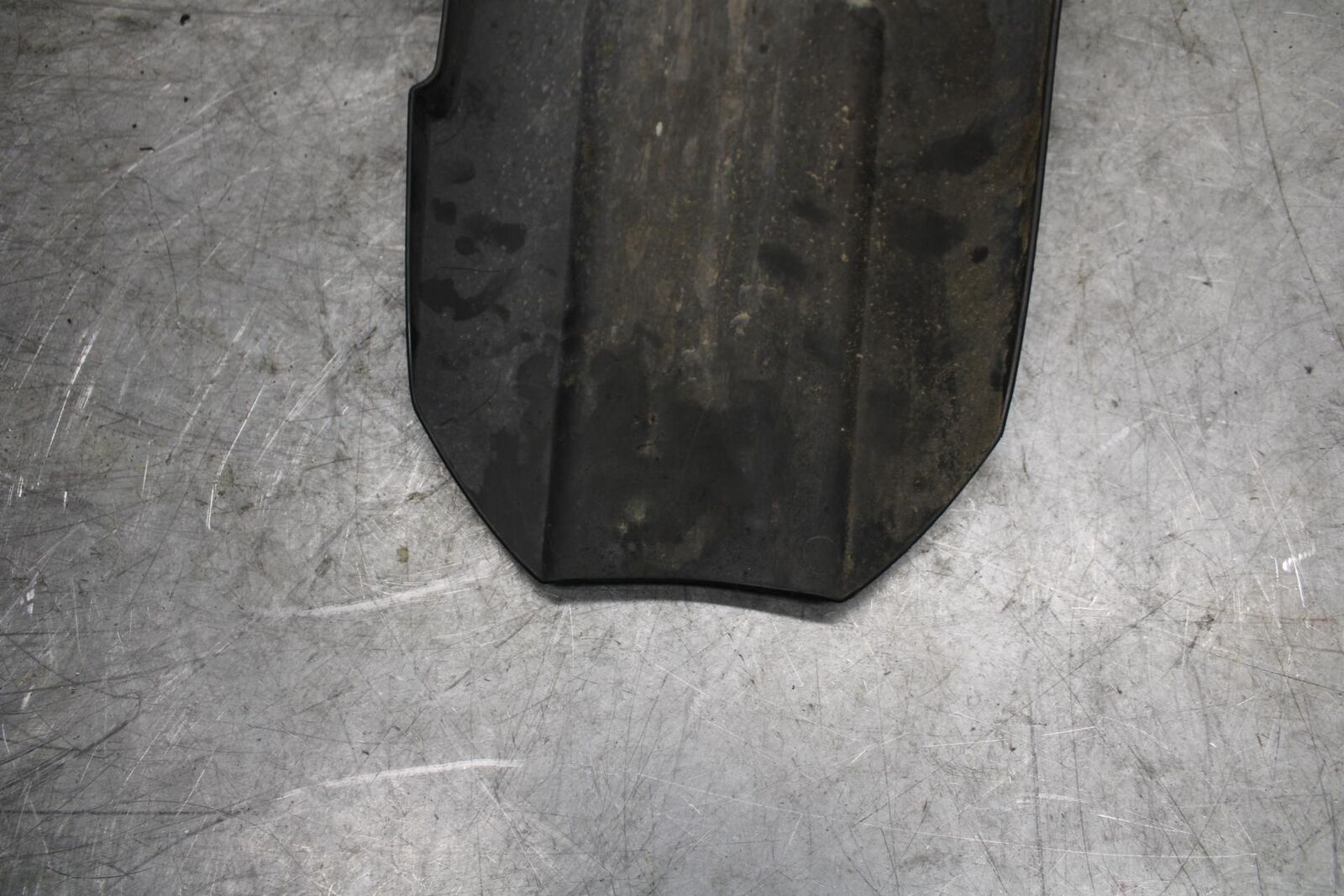 2003 Yamaha YZF R6 REAR BACK WHEEL TIRE HUGGER FENDER 5SL-21650-00-00 BB539
