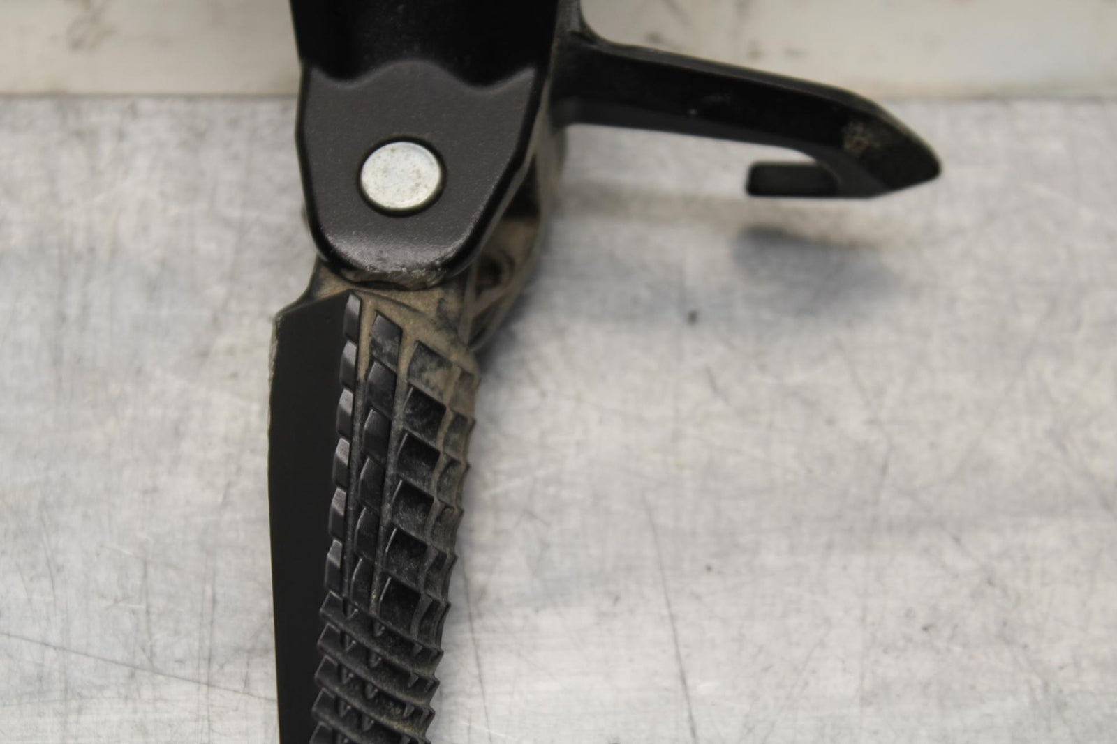 2015 Suzuki GSXR750 LEFT REAR BACK PASSENGER PEG BB595