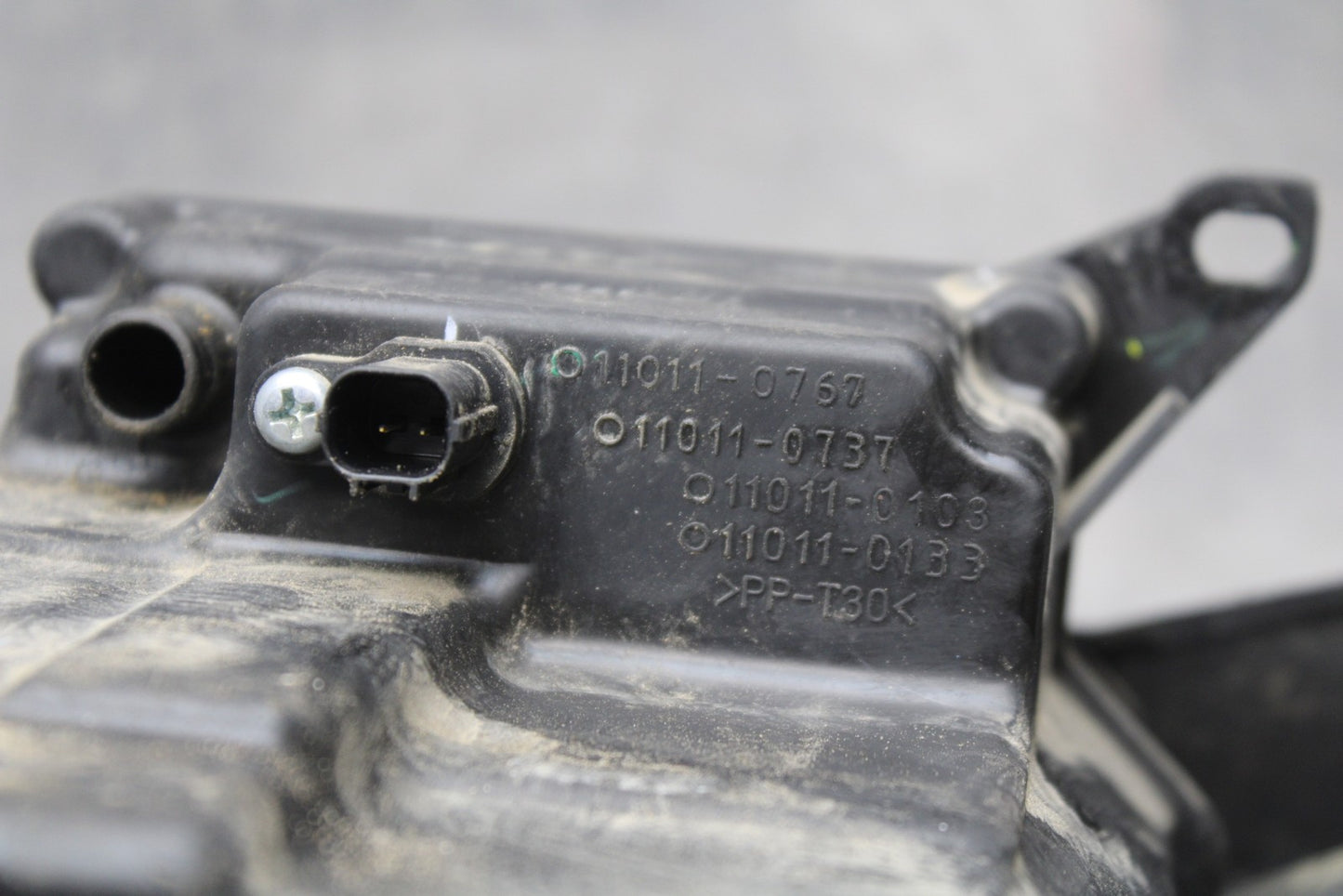 13-17 KAWASAKI NINJA 300 EX300 ABS AIRBOX AIR INTAKE FILTER BOX BB187