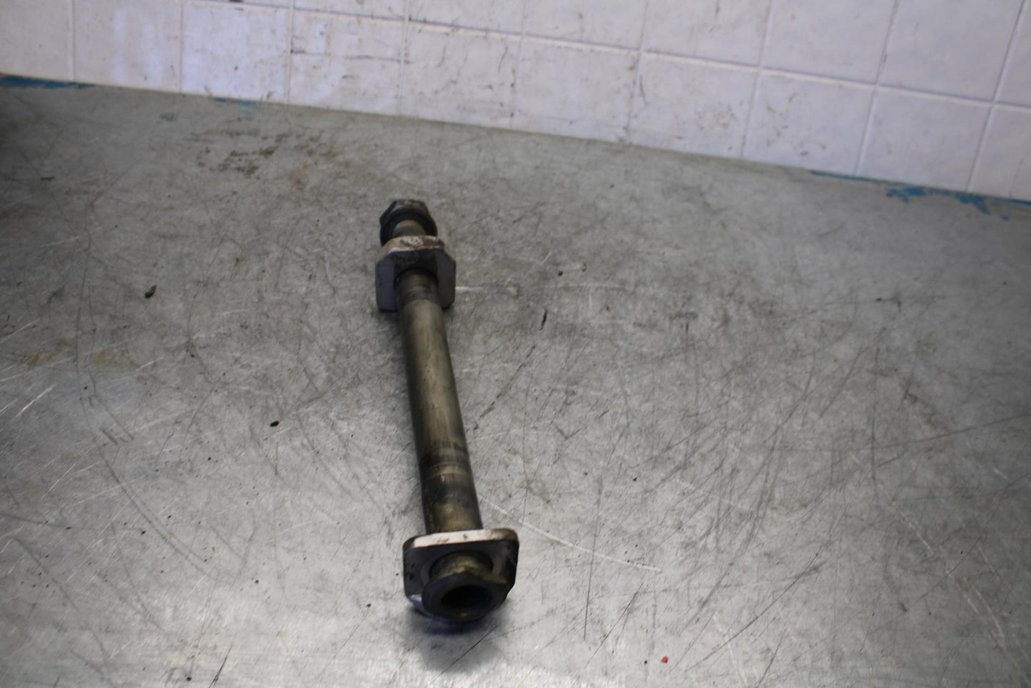 08-10 SUZUKI GSXR600 REAR AXLE BACK WHEEL RIM PIVOT BOLT AXEL BB430