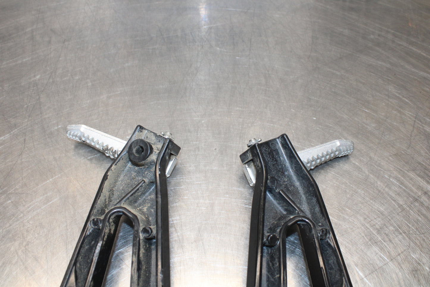 10-11 BMW S1000RR REAR BACK PASSENGER PEG SET PAIR BB168