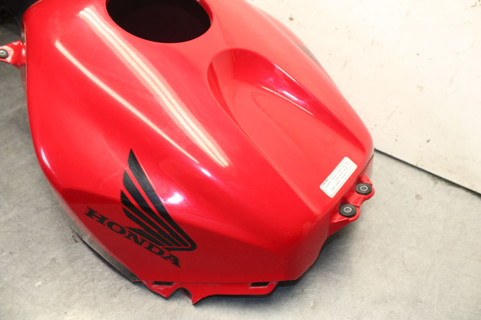 05-06 HONDA CBR600RR GAS TANK FUEL CELL COVER FAIRING COWL BB655
