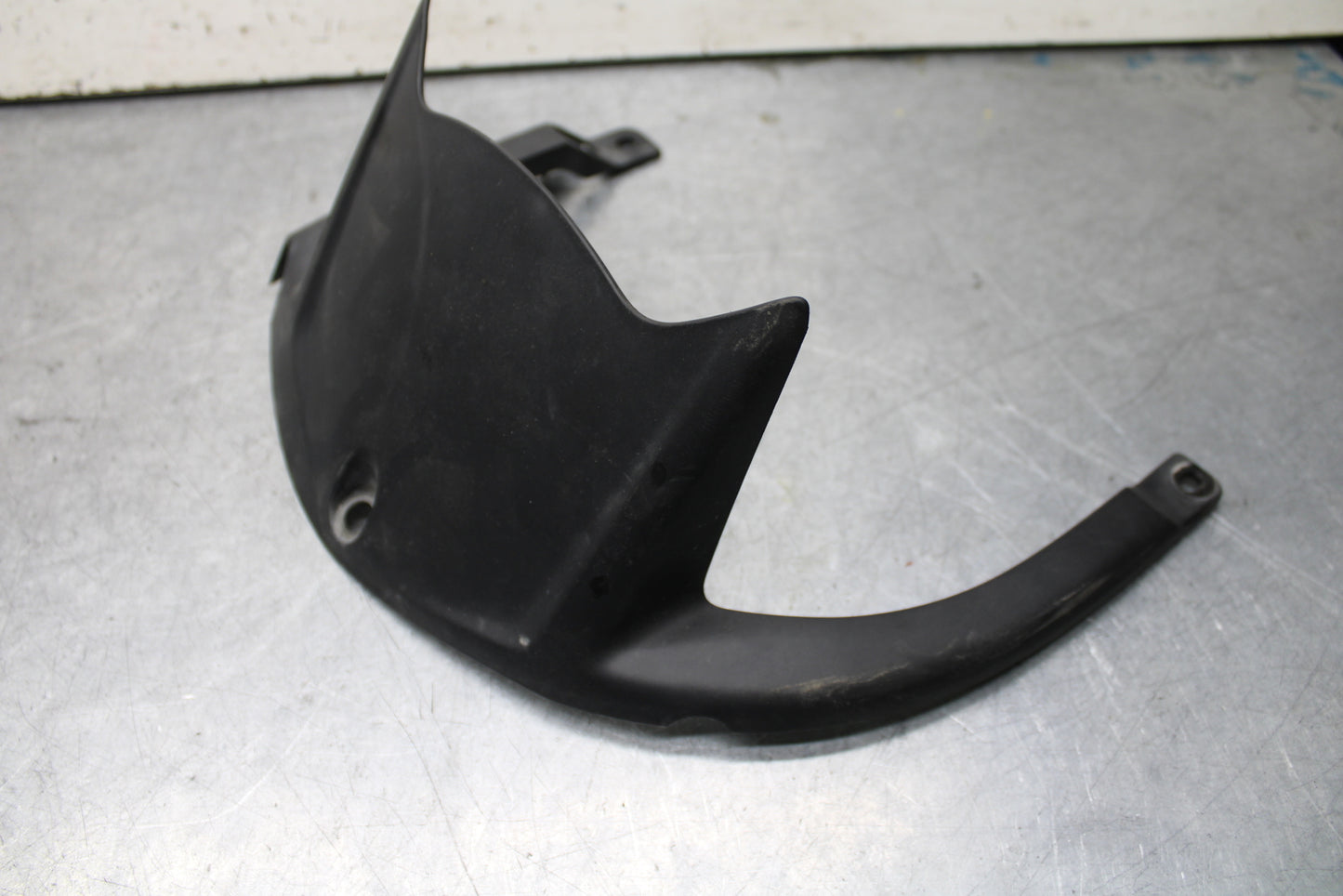 16 KAWASAKI NINJA ZX10R REAR BACK WHEEL TIRE HUGGER FENDER 35023-0188  BB650