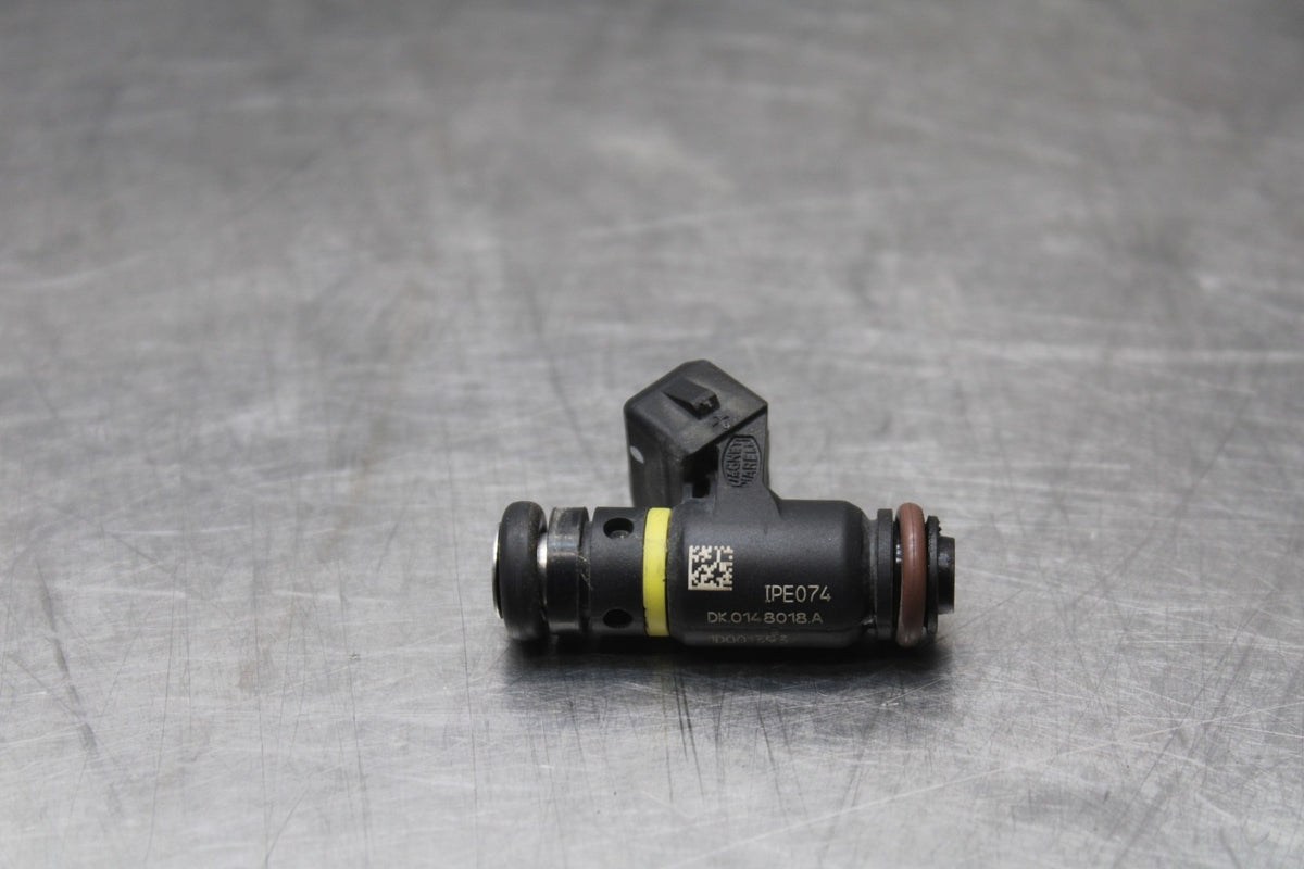 19 MOTO GUZZI V7 III FUEL INJECTOR SET PAIR BB831