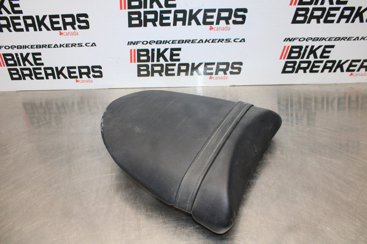 03-04 KAWASAKI NINJA ZX6R 636 REAR BACK PASSENGER TANDEM SEAT PAD SADDLE BB06