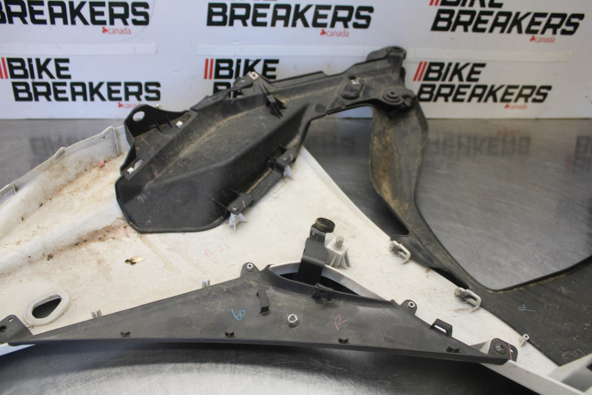15-17 YAMAHA YZF R3 RIGHT LOWER MID UPPER SIDE FAIRING COWL  BB003