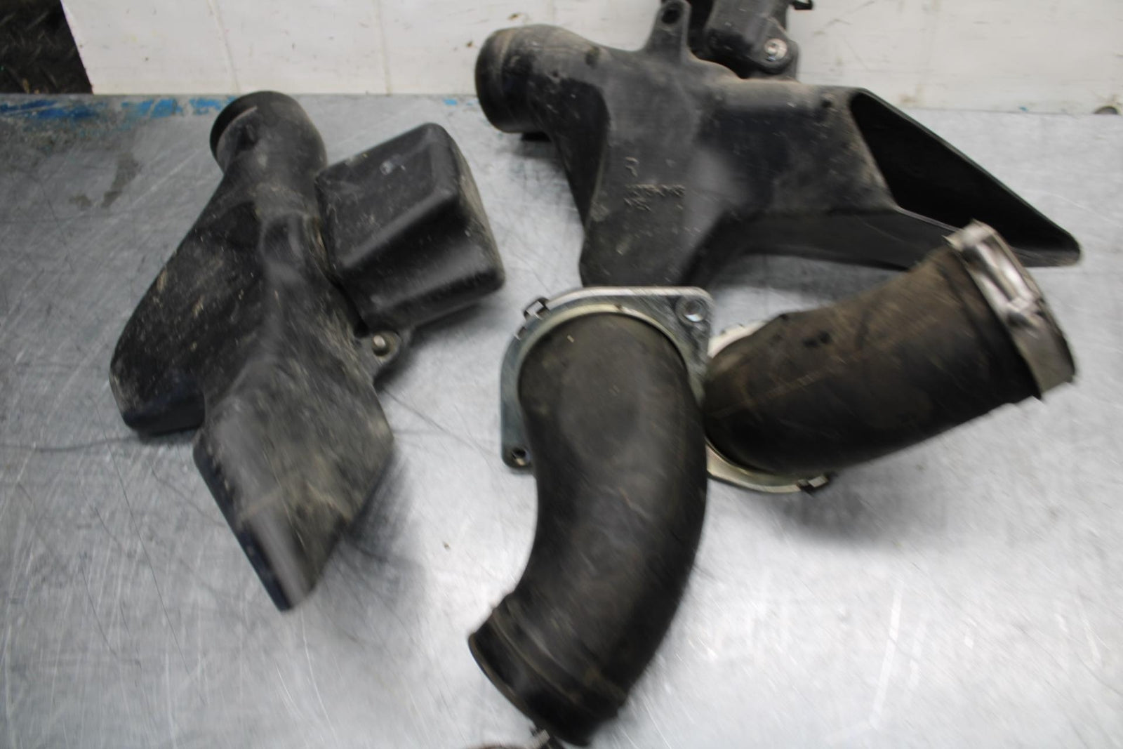 07-08 KAWASAKI CONCOURS 1400 ABS RIGHT LEFT AIR INTAKE DUCTS BB449